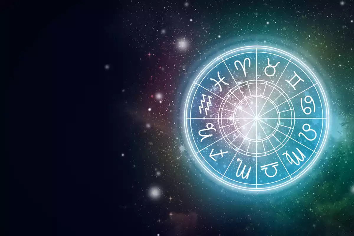 Los 12 signos del zodiaco en un círculo iluminado en el lado derecho de la imagen