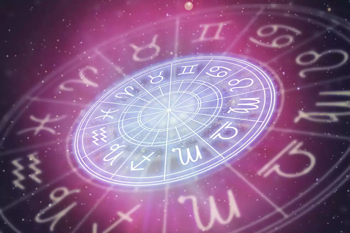 Los 12 signos del zodiaco en un círculo que desprende un color rosado