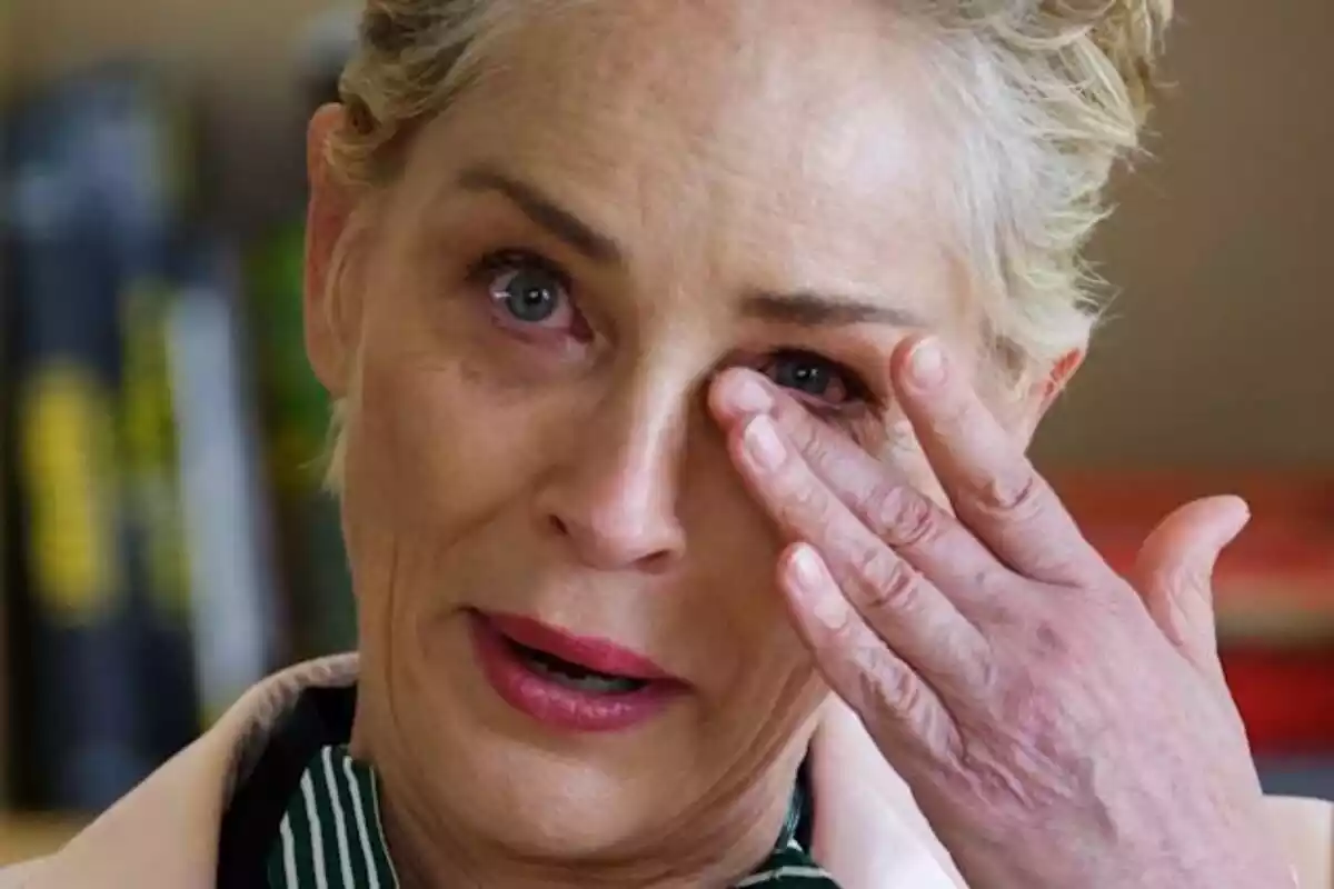 Sharon Stone llorando