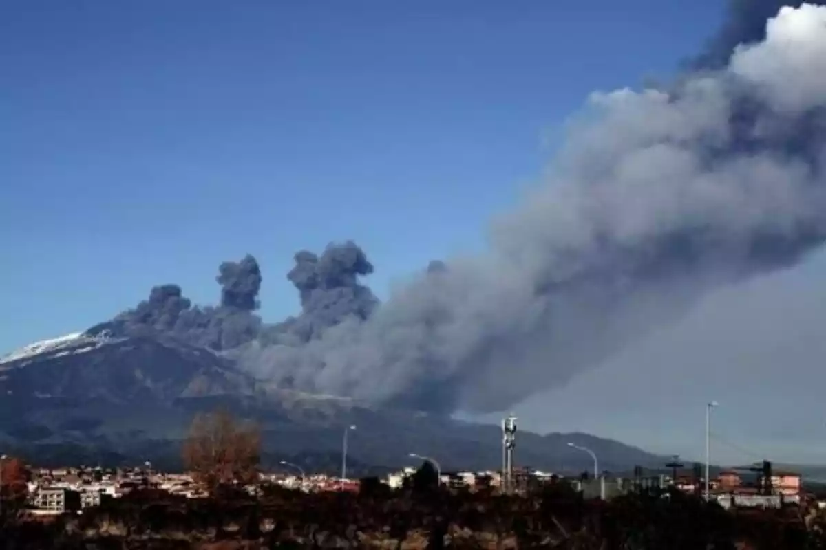 Erupción del volcán Etna (Italia)