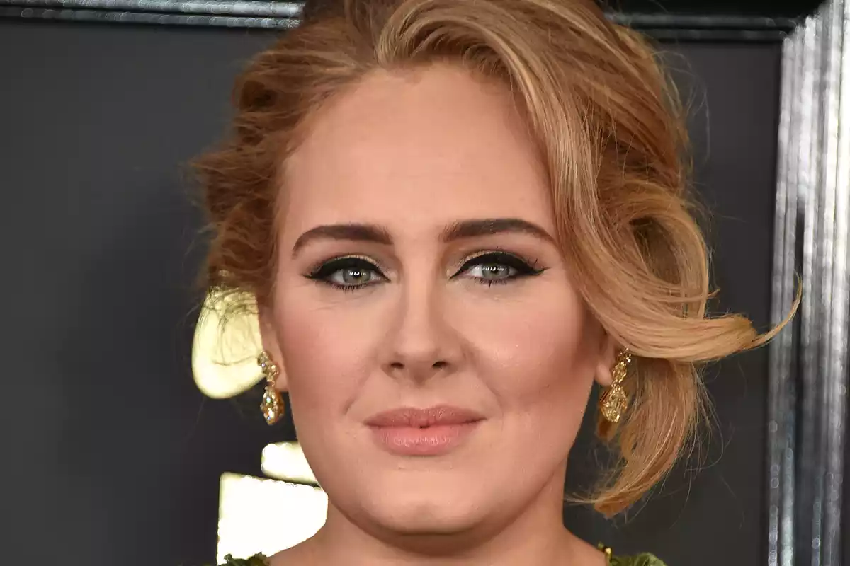 La cantante Adele en la 59º gala de los Grammys el 12 de febrero del 2017