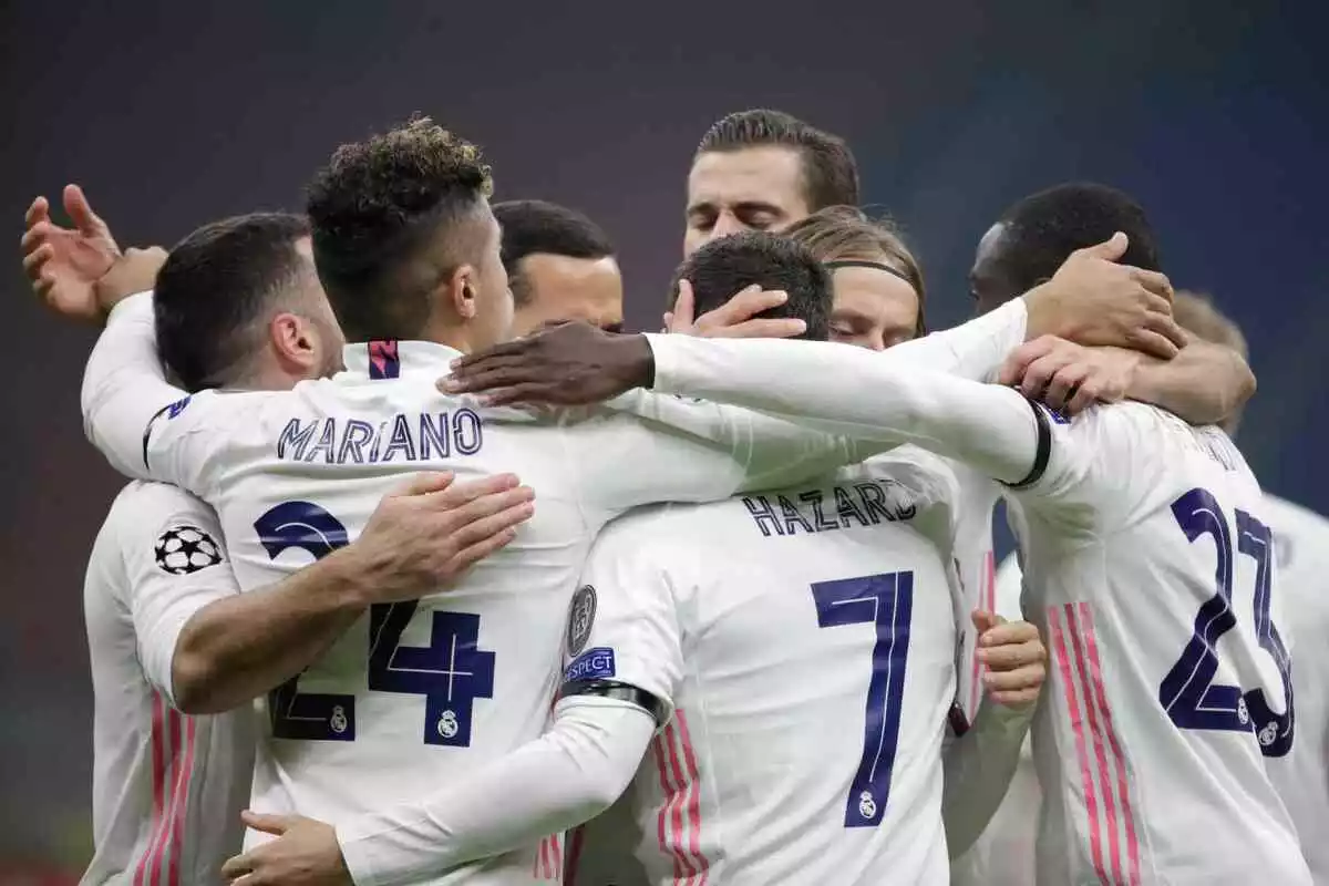 Los jugadores del Real Madrid celebran un gol en San Siro, frente al Inter de Milán