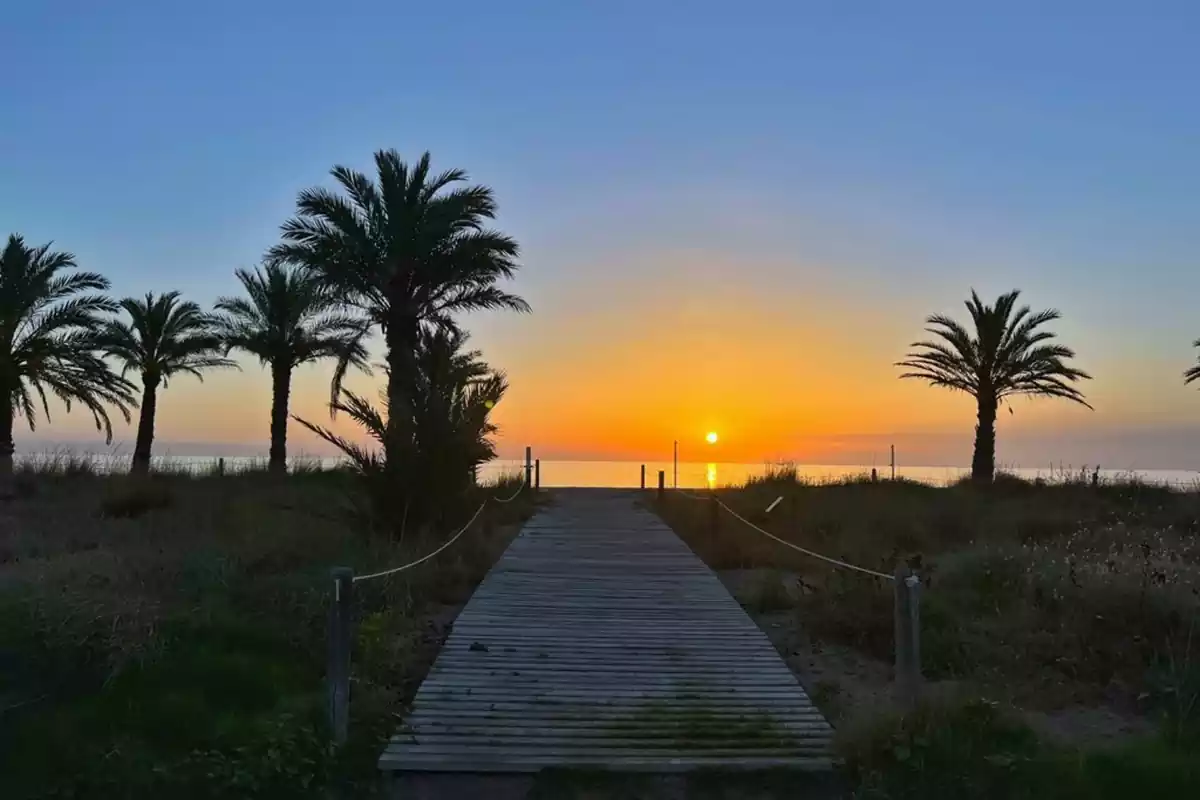 Imagen de una salida de sol en Denia, Alicante