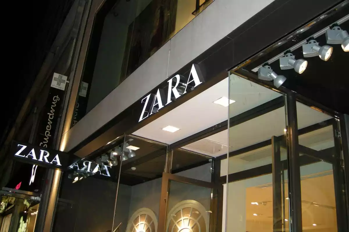 Cartel luminoso de Zara