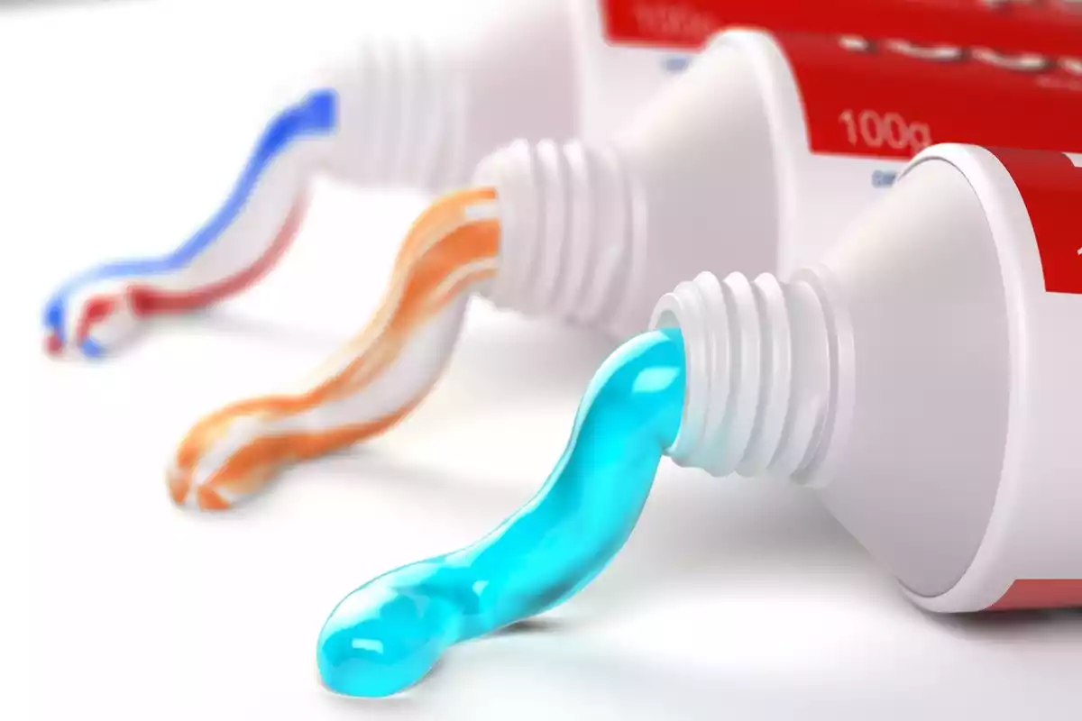 Fotografía de diferentes tubos de pastas de dientes
