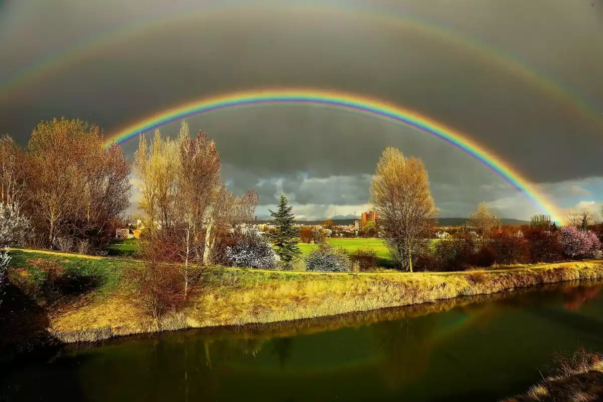 Imagen de un arcoíris en Palencia